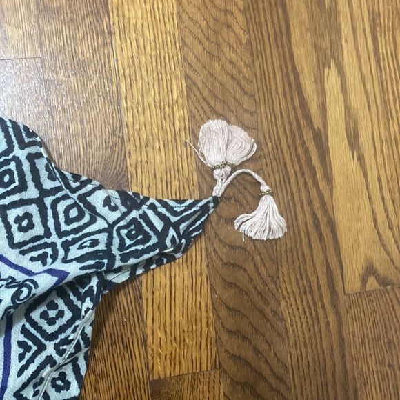 Anthropologie Scarf - Picture 6 of 11